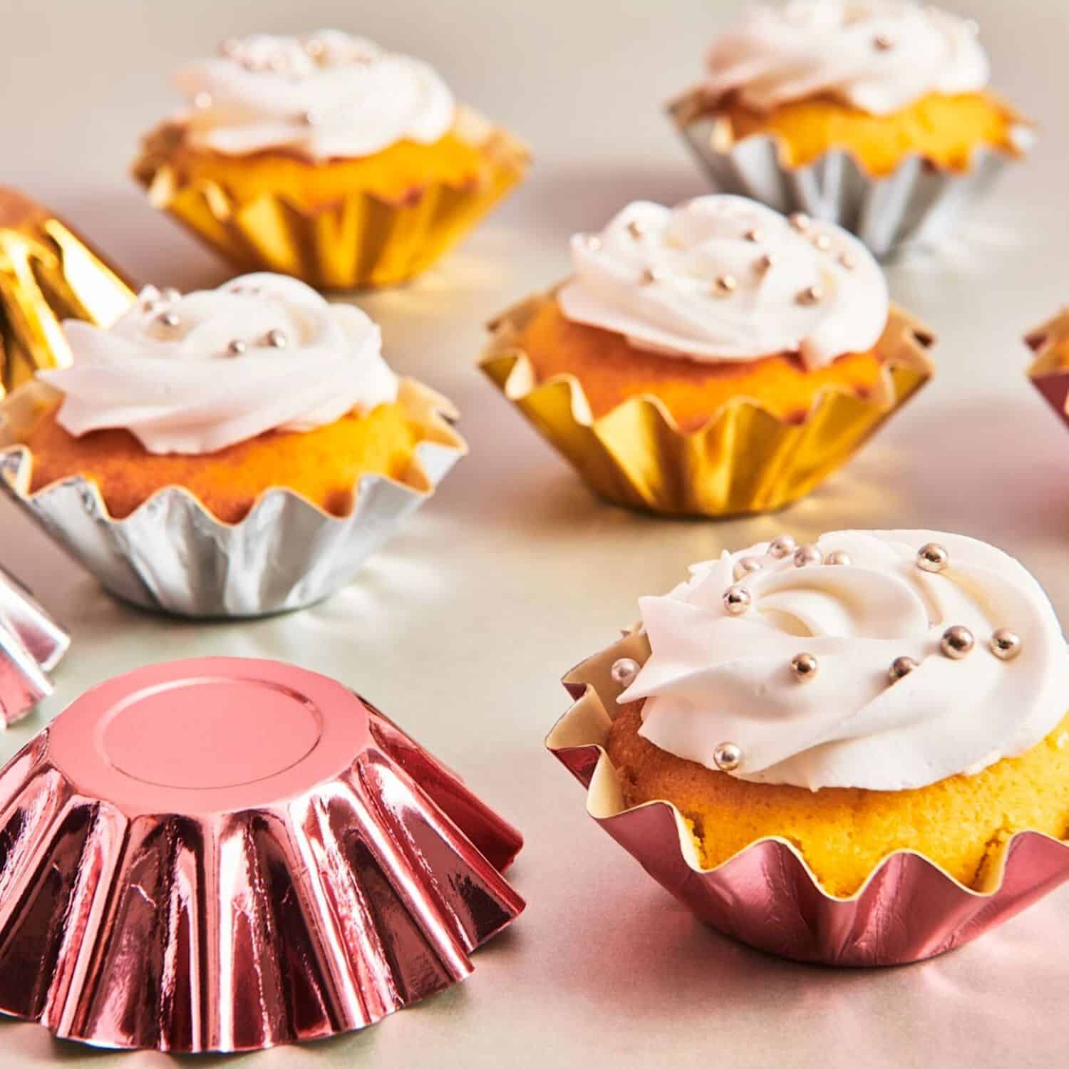 CAPSULAS CUPCAKES PARA HORNEAR "BLOOM" FUNCAKES - ORO METALICO 3 CAPSULAS CUPCAKES PARA HORNEAR "BLOOM" FUNCAKES - ORO METALICO - Imagen 3