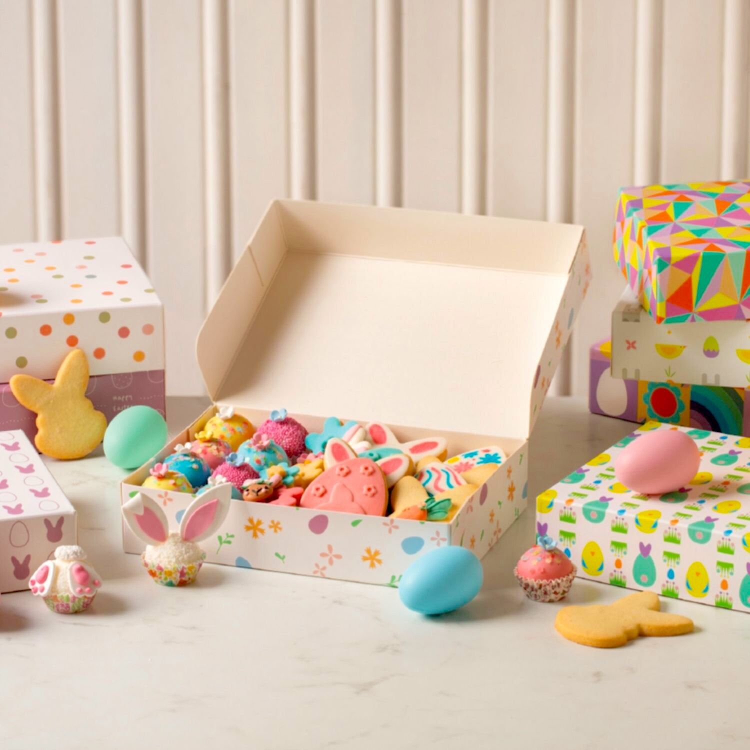 CAJA PARA DULCES DE PASCUA DECORA (23 X 16 X 5 CM) - DISEÑO PATCHWORK 2 CAJA PARA DULCES DE PASCUA DECORA (23 X 16 X 5 CM) - DISEÑO PATCHWORK - Imagen 2
